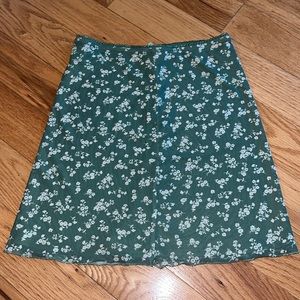 Green floral Princess Polly size 4 skirt! Zipper back - great condition.